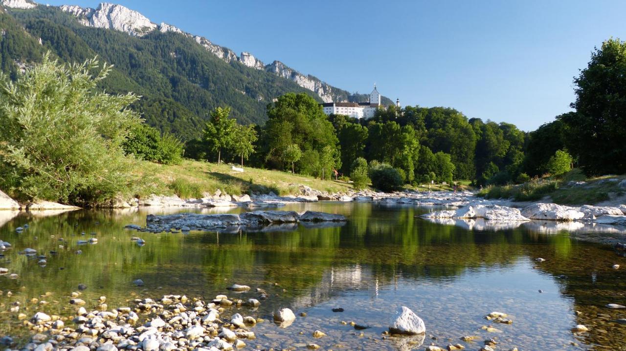 Отель Wirtshaus Zum Baumbach Ашау-им-Химгау Экстерьер фото